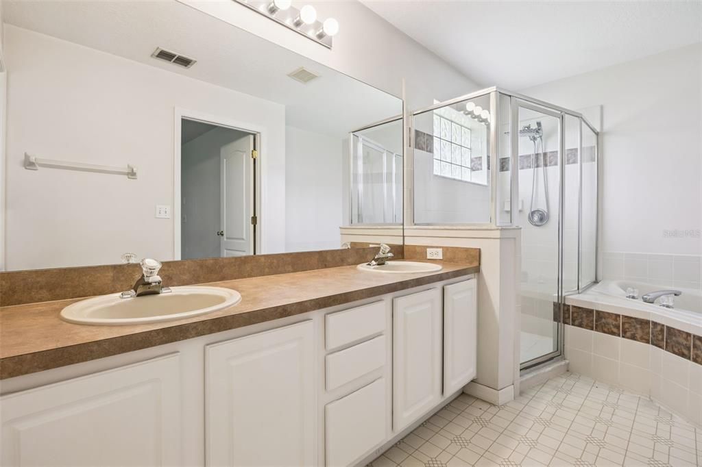 Active With Contract: $345,000 (3 beds, 2 baths, 1636 Square Feet)