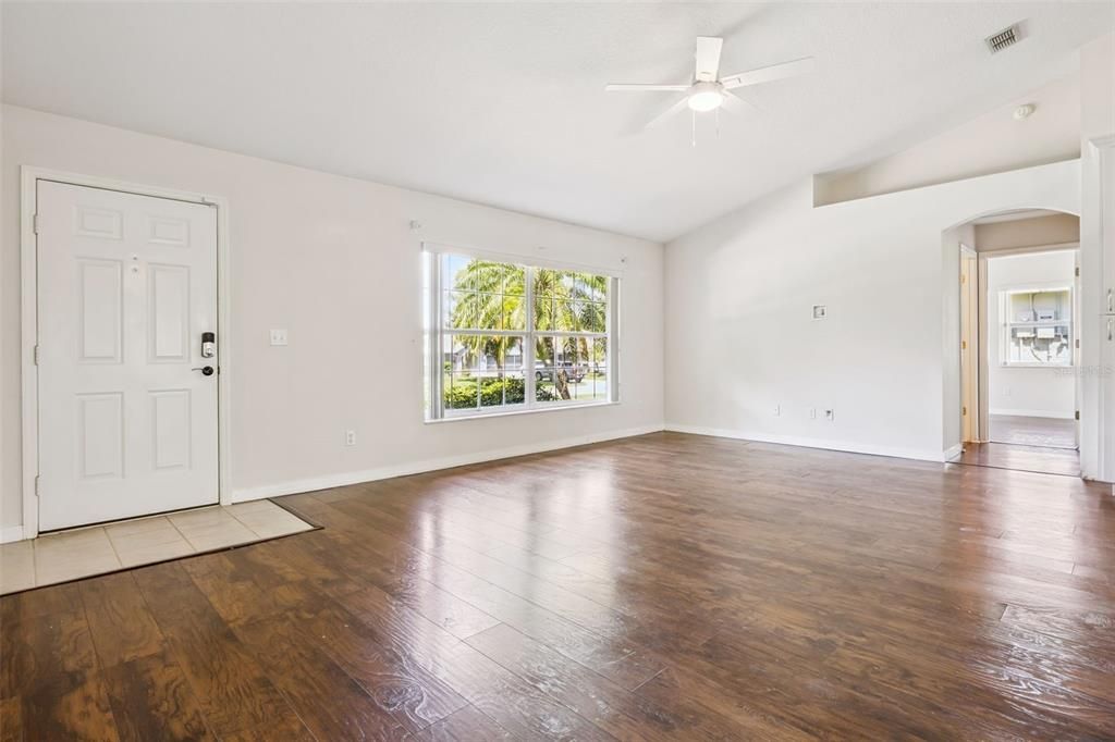 Active With Contract: $345,000 (3 beds, 2 baths, 1636 Square Feet)