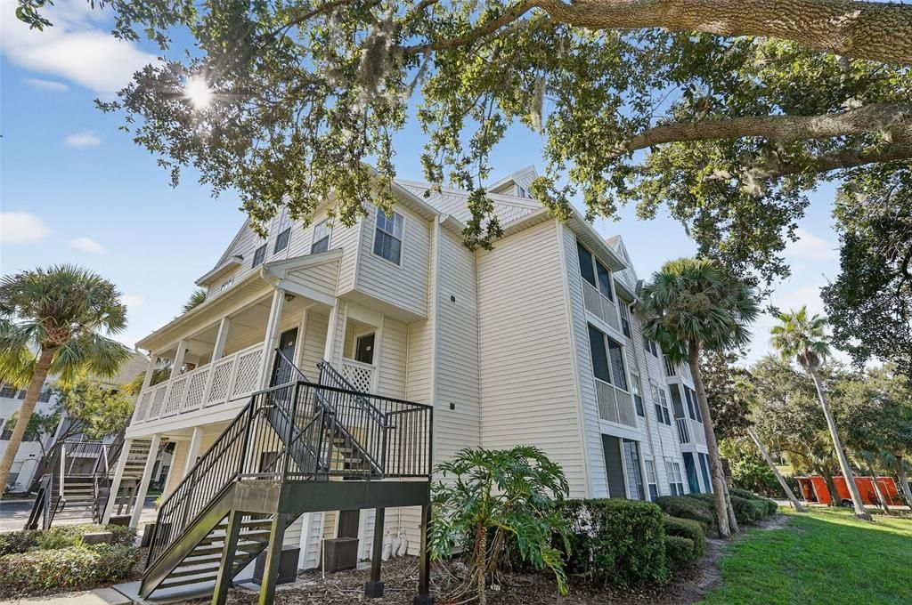 For Sale: $195,000 (1 beds, 1 baths, 1153 Square Feet)