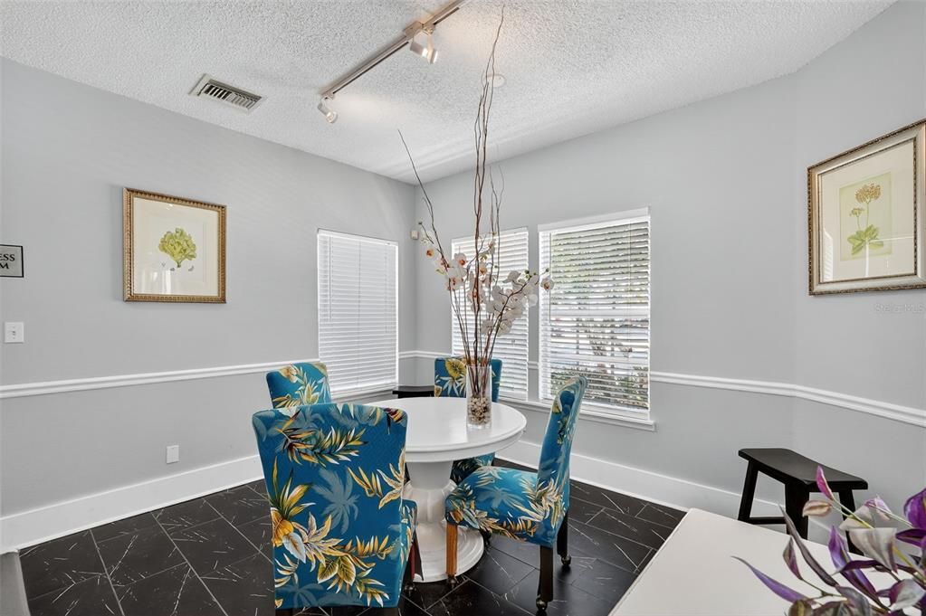 For Sale: $195,000 (1 beds, 1 baths, 1153 Square Feet)