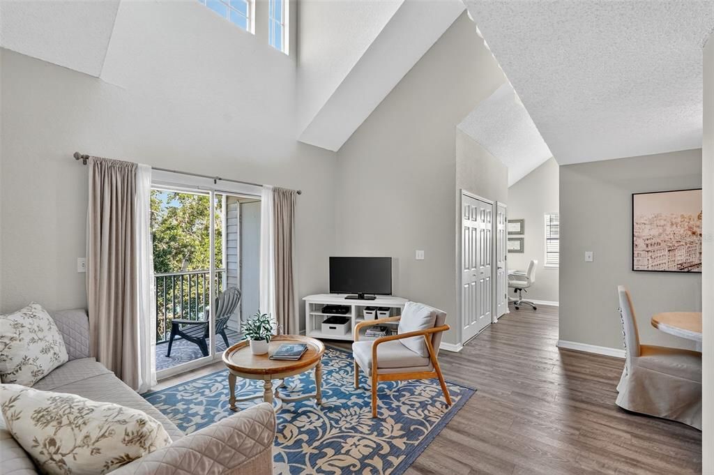 For Sale: $195,000 (1 beds, 1 baths, 1153 Square Feet)