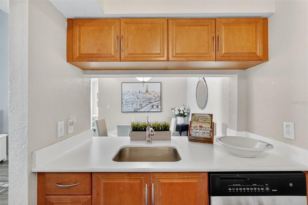 For Sale: $195,000 (1 beds, 1 baths, 1153 Square Feet)