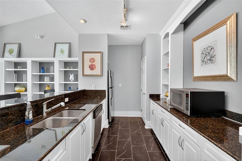 For Sale: $195,000 (1 beds, 1 baths, 1153 Square Feet)