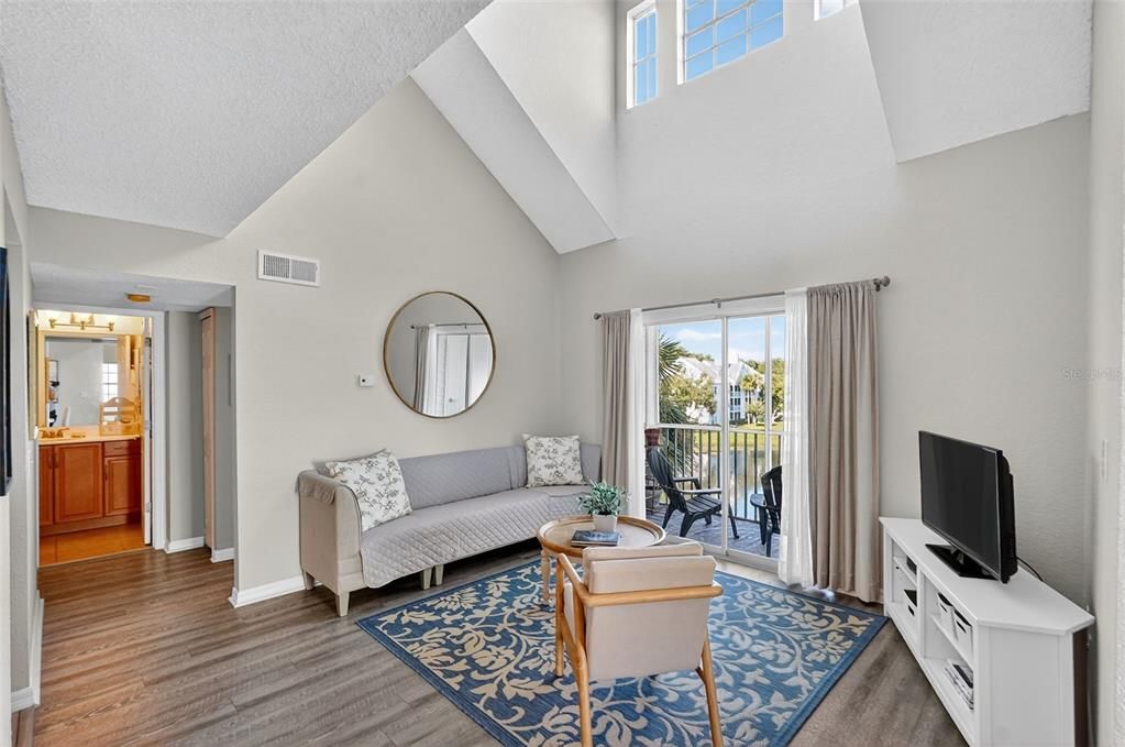 For Sale: $195,000 (1 beds, 1 baths, 1153 Square Feet)