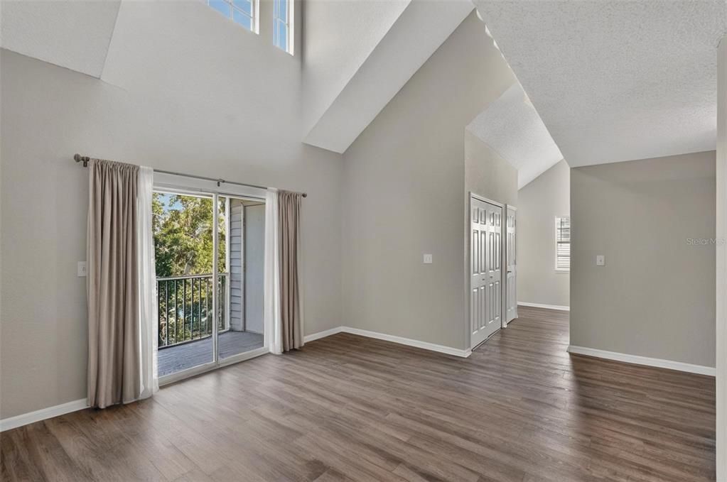 For Sale: $195,000 (1 beds, 1 baths, 1153 Square Feet)