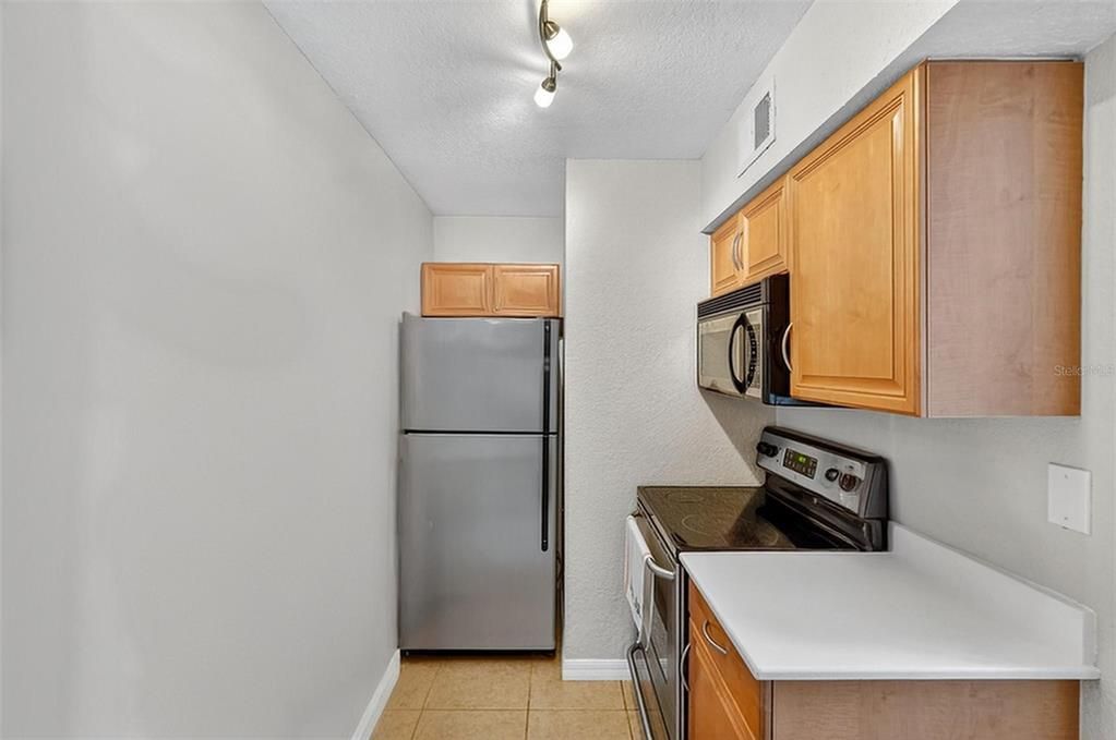 For Sale: $195,000 (1 beds, 1 baths, 1153 Square Feet)