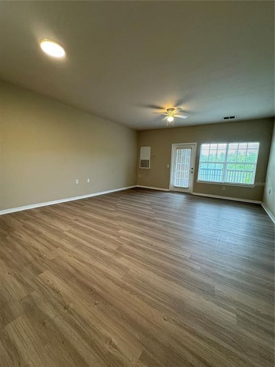 For Sale: $198,000 (1 beds, 1 baths, 868 Square Feet)