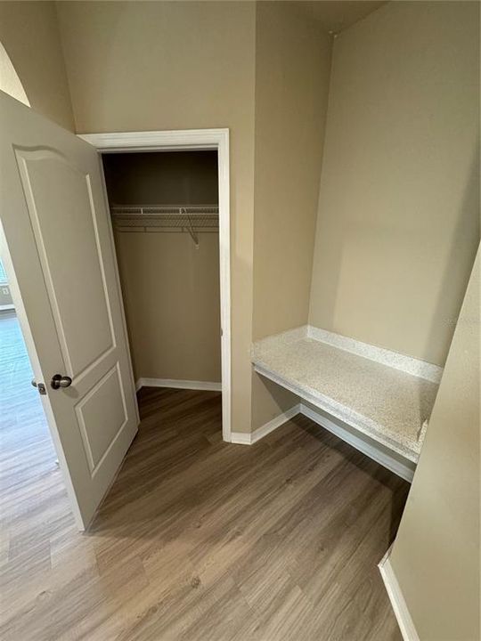 For Sale: $198,000 (1 beds, 1 baths, 868 Square Feet)