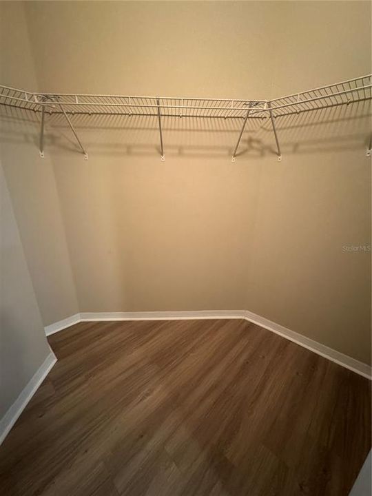 For Sale: $198,000 (1 beds, 1 baths, 868 Square Feet)