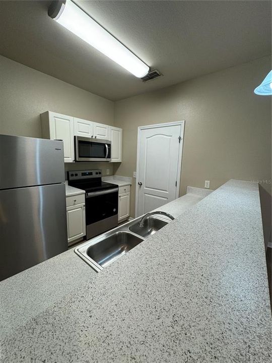 For Sale: $198,000 (1 beds, 1 baths, 868 Square Feet)