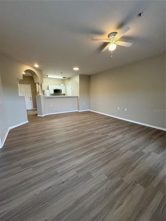 For Sale: $198,000 (1 beds, 1 baths, 868 Square Feet)