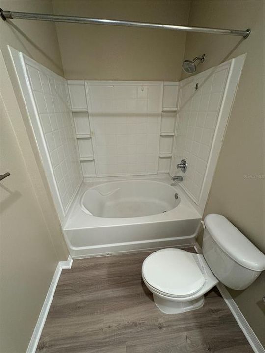 For Sale: $198,000 (1 beds, 1 baths, 868 Square Feet)