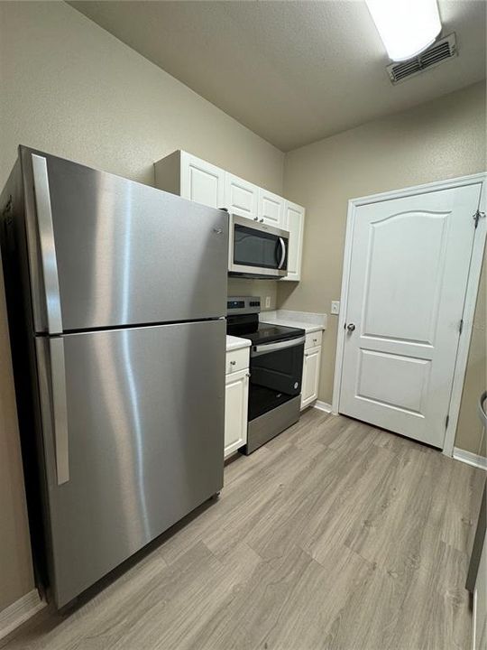 For Sale: $198,000 (1 beds, 1 baths, 868 Square Feet)