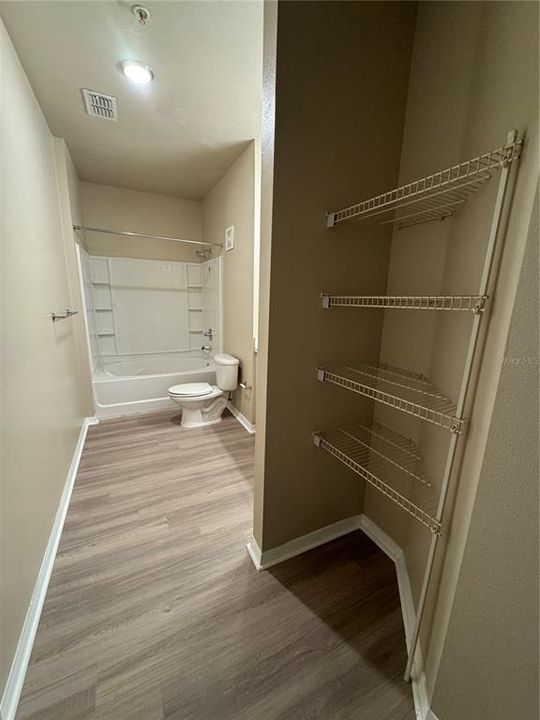 For Sale: $198,000 (1 beds, 1 baths, 868 Square Feet)