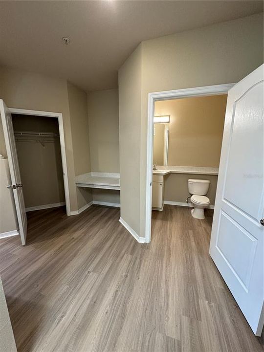 For Sale: $198,000 (1 beds, 1 baths, 868 Square Feet)