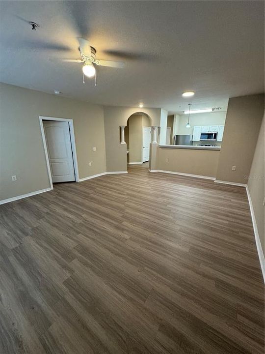 For Sale: $198,000 (1 beds, 1 baths, 868 Square Feet)