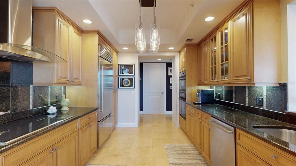 Activo con contrato: $1,999,000 (3 camas, 3 baños, 2736 Pies cuadrados)