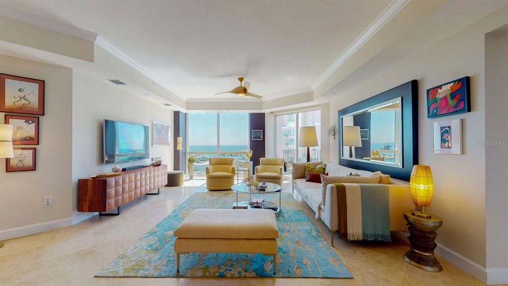 Activo con contrato: $1,999,000 (3 camas, 3 baños, 2736 Pies cuadrados)