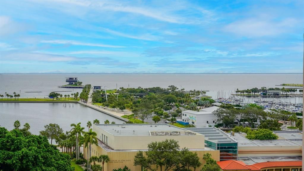 Activo con contrato: $1,999,000 (3 camas, 3 baños, 2736 Pies cuadrados)