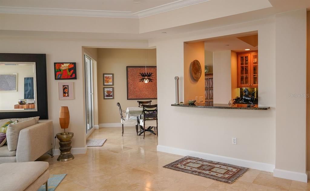 Activo con contrato: $1,999,000 (3 camas, 3 baños, 2736 Pies cuadrados)