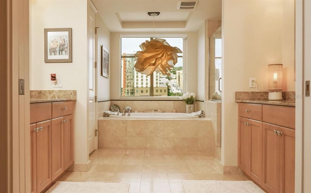 Activo con contrato: $1,999,000 (3 camas, 3 baños, 2736 Pies cuadrados)