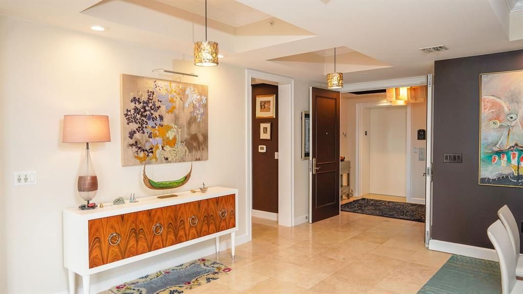 Activo con contrato: $1,999,000 (3 camas, 3 baños, 2736 Pies cuadrados)