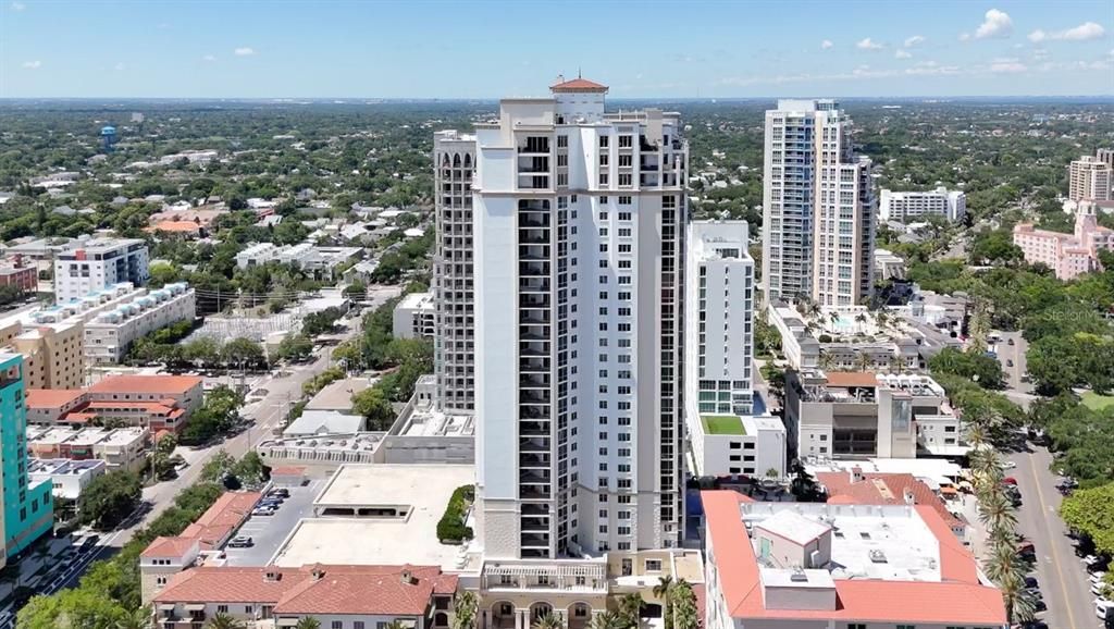 Activo con contrato: $1,999,000 (3 camas, 3 baños, 2736 Pies cuadrados)