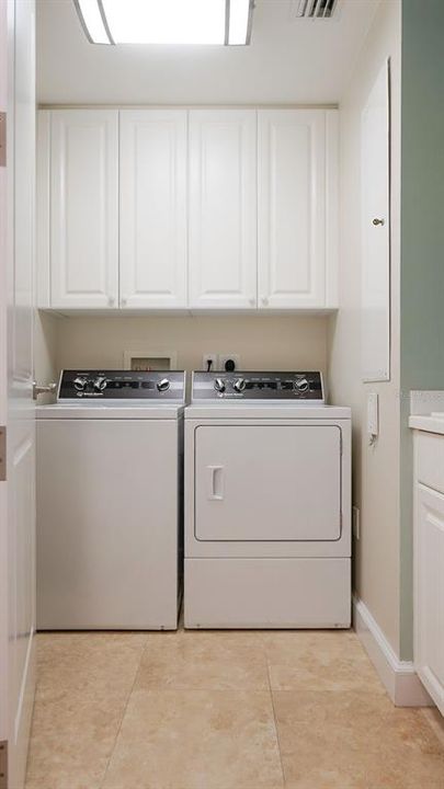 Activo con contrato: $1,999,000 (3 camas, 3 baños, 2736 Pies cuadrados)