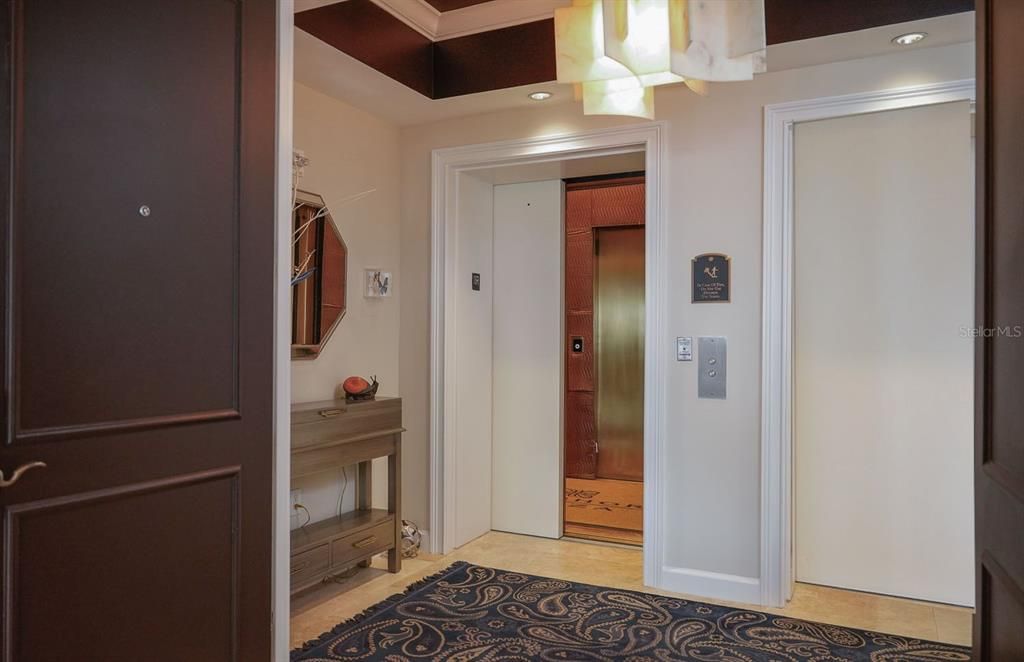 Activo con contrato: $1,999,000 (3 camas, 3 baños, 2736 Pies cuadrados)