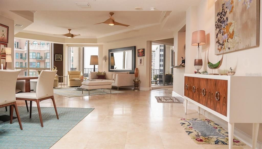 Activo con contrato: $1,999,000 (3 camas, 3 baños, 2736 Pies cuadrados)