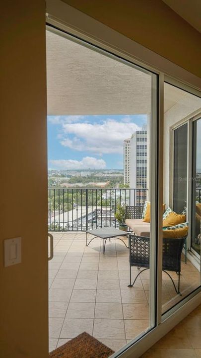 Activo con contrato: $1,999,000 (3 camas, 3 baños, 2736 Pies cuadrados)