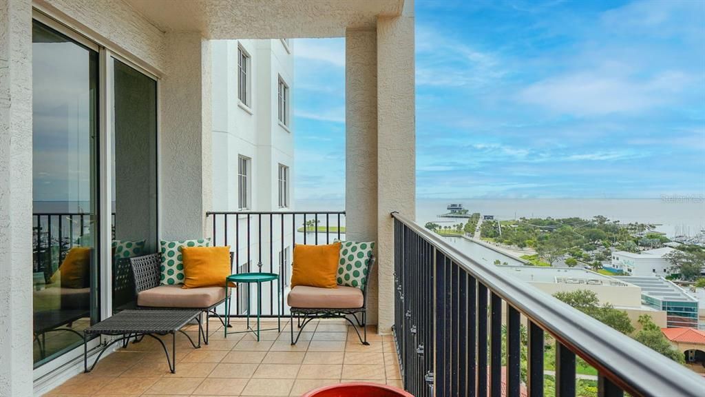 Activo con contrato: $1,999,000 (3 camas, 3 baños, 2736 Pies cuadrados)