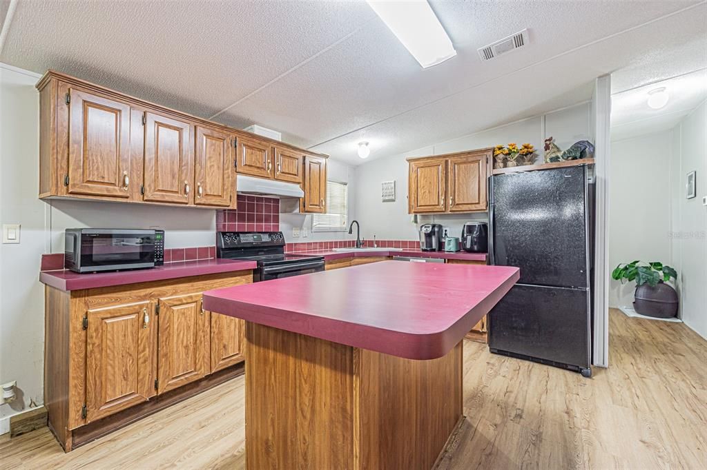 Active With Contract: $258,000 (4 beds, 2 baths, 1782 Square Feet)