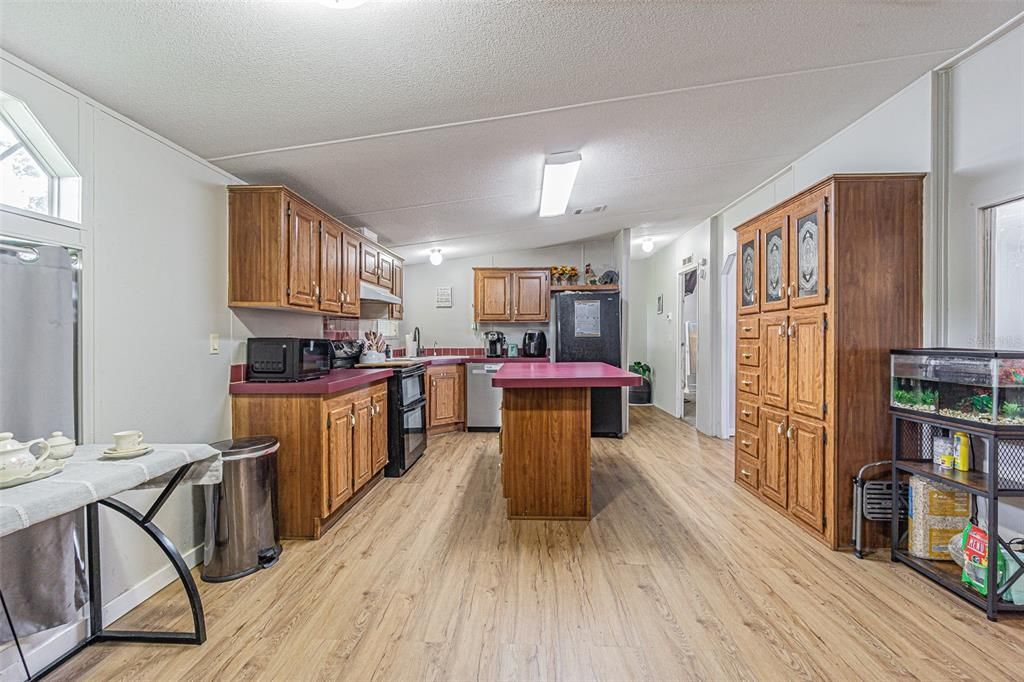 Active With Contract: $258,000 (4 beds, 2 baths, 1782 Square Feet)