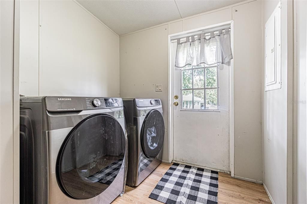 Active With Contract: $258,000 (4 beds, 2 baths, 1782 Square Feet)