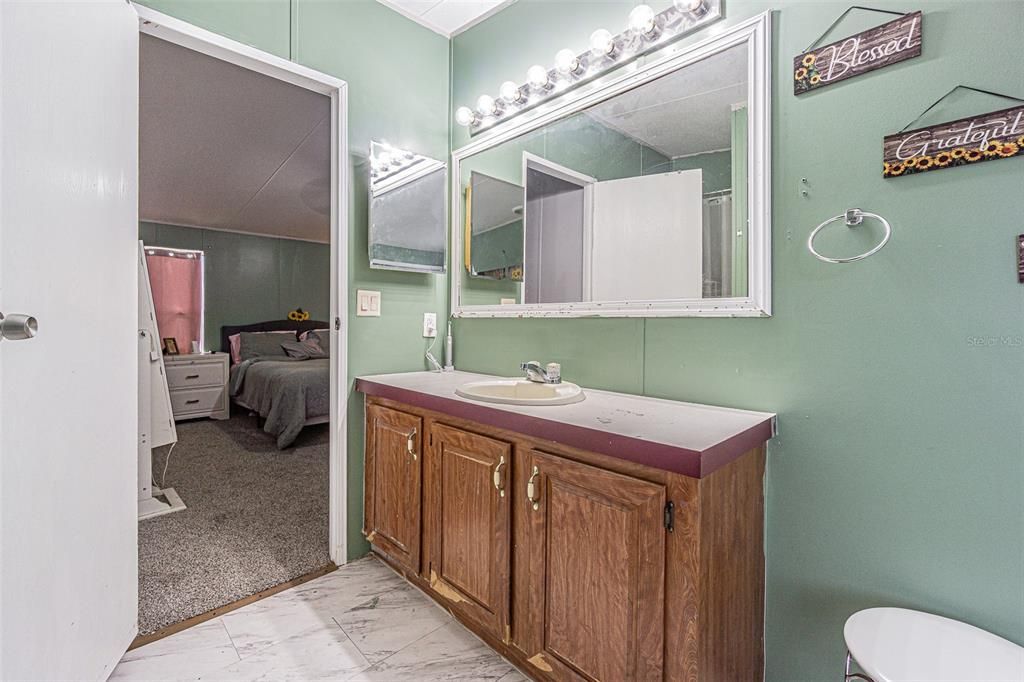 Active With Contract: $258,000 (4 beds, 2 baths, 1782 Square Feet)