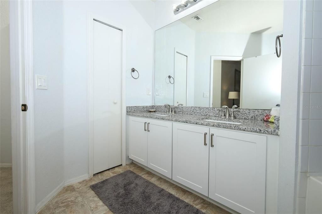 待售: $195,000 (3 贝兹, 2 浴室, 1455 平方英尺)