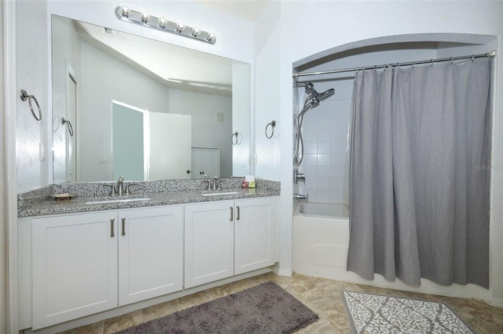 待售: $195,000 (3 贝兹, 2 浴室, 1455 平方英尺)