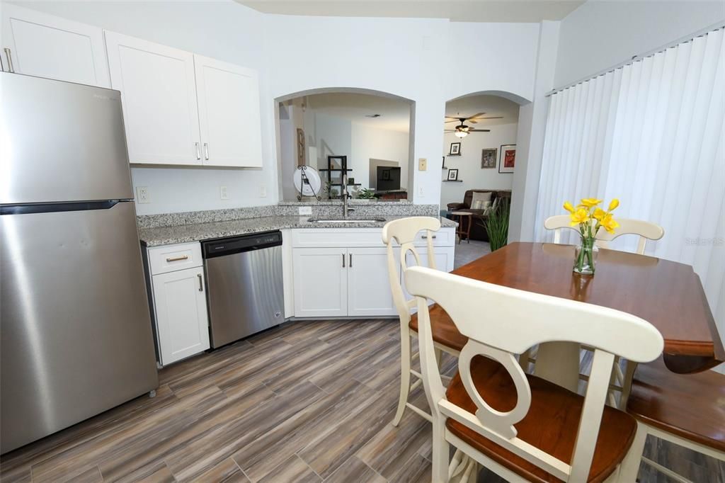 待售: $195,000 (3 贝兹, 2 浴室, 1455 平方英尺)