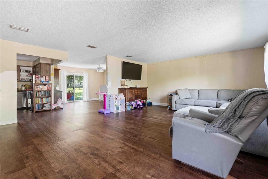 En Venta: $475,000 (3 camas, 2 baños, 1728 Pies cuadrados)