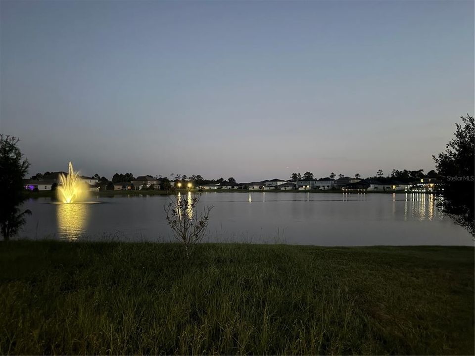 Под контрактом: $350,000 (4 спален, 2 ванн, 1983 Квадратных фут)