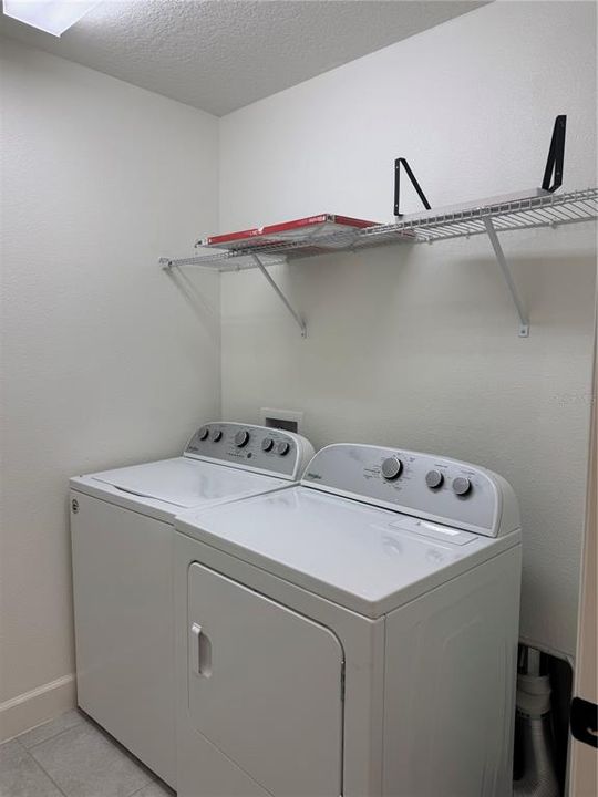 Под контрактом: $350,000 (4 спален, 2 ванн, 1983 Квадратных фут)