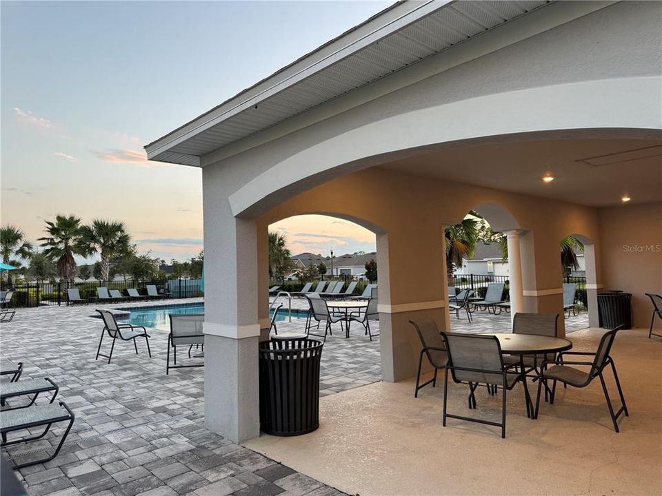 Под контрактом: $350,000 (4 спален, 2 ванн, 1983 Квадратных фут)