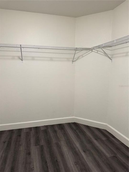 Под контрактом: $350,000 (4 спален, 2 ванн, 1983 Квадратных фут)