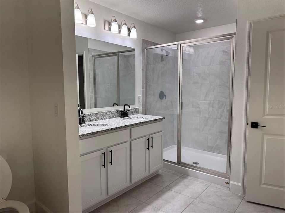 Под контрактом: $350,000 (4 спален, 2 ванн, 1983 Квадратных фут)