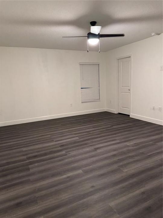 Под контрактом: $350,000 (4 спален, 2 ванн, 1983 Квадратных фут)