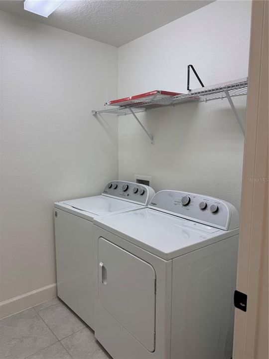 Под контрактом: $350,000 (4 спален, 2 ванн, 1983 Квадратных фут)