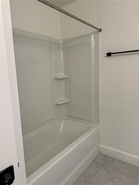 Под контрактом: $350,000 (4 спален, 2 ванн, 1983 Квадратных фут)