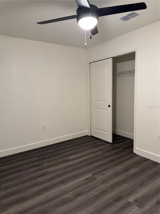 Под контрактом: $350,000 (4 спален, 2 ванн, 1983 Квадратных фут)