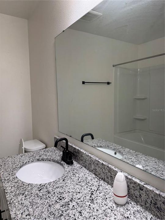 Под контрактом: $350,000 (4 спален, 2 ванн, 1983 Квадратных фут)